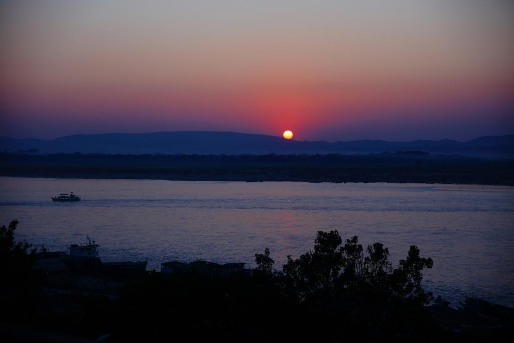 Aye Yar River View Resort Баган Екстериор снимка