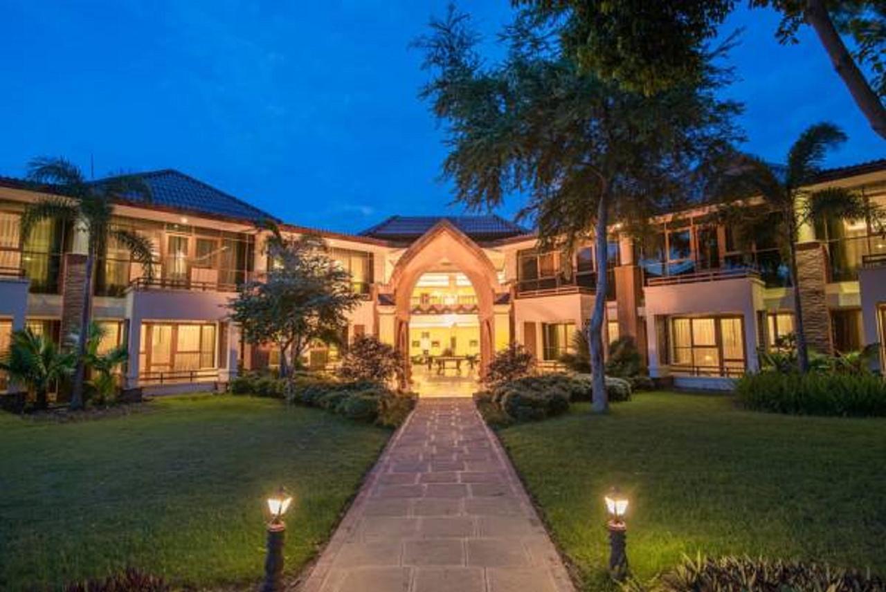 Aye Yar River View Resort Баган Екстериор снимка